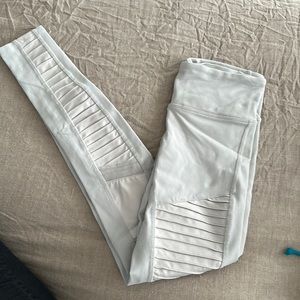 NWOT Alo Moto leggings